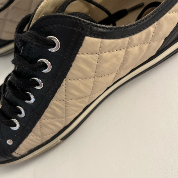 2010 CHANEL Interlocking CC Logo Sneakers - Picture 2 of 4